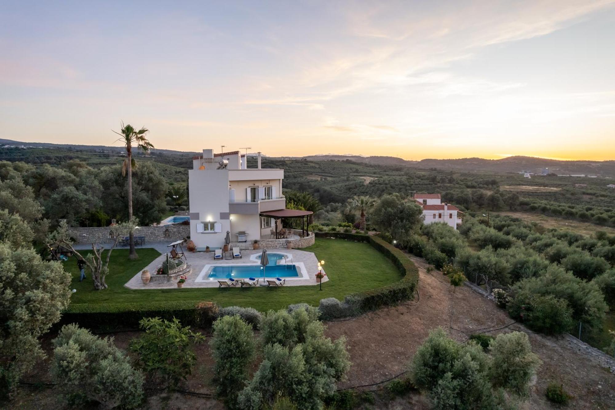 Villa Elisabeth Perama  Buitenkant foto